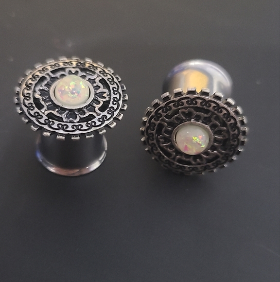 00 Plugs - Picture 1 of 3